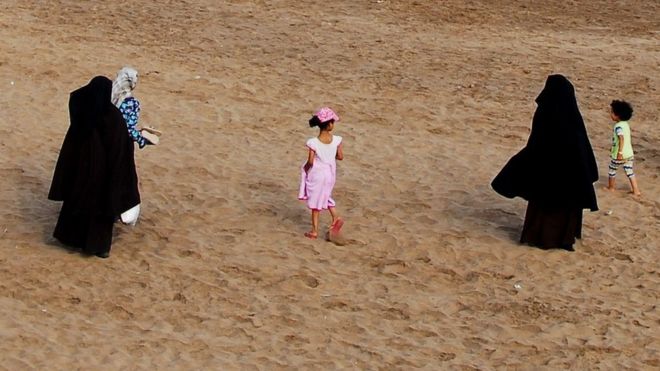 Morocco 'bans the sale and production of the burka'