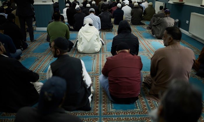 UK mosques should appoint British-born imams, says report