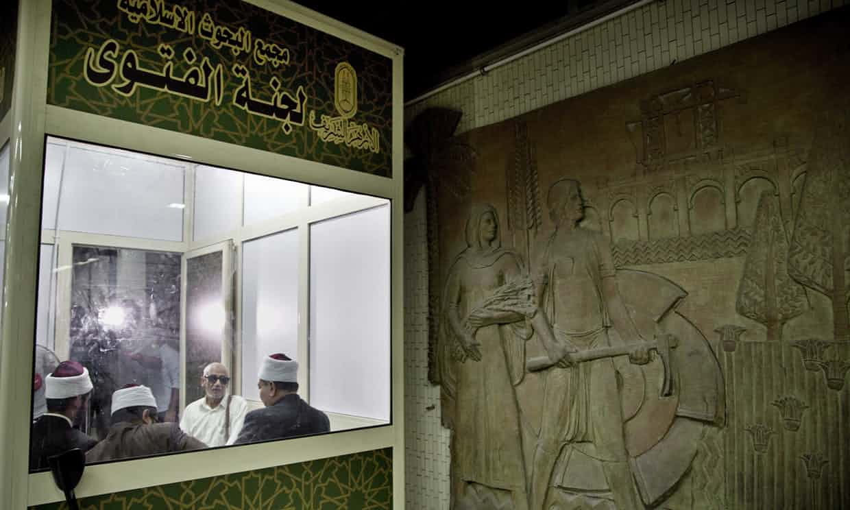 Egyptian Islamic authority sets up fatwa kiosk in Cairo metro