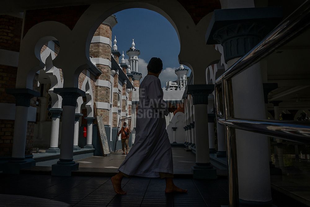 Selangor Sultan Limits Mosques’ Use of Loudspeakers for Talks