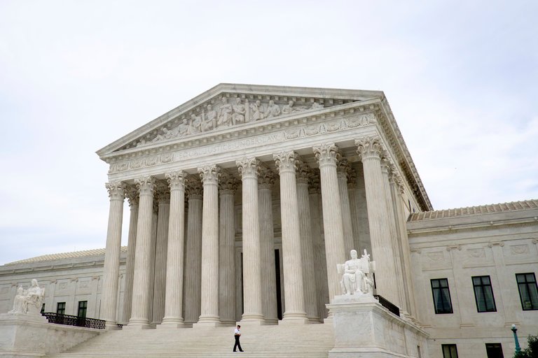 Supreme Court Dismisses Appeal of Case on Expired Travel Ban