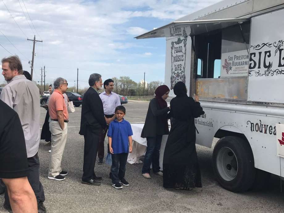 Effort Seeks to Build Bonds Between Muslims, Latinos, One Taco Truck At A Time