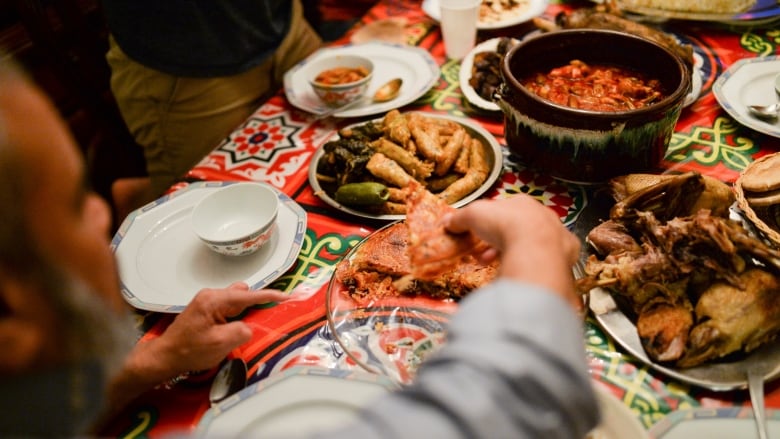  Muslim Families Open Their Homes and Dinner Tables to Share Eid al-Adha Celebrations with Non-Muslims