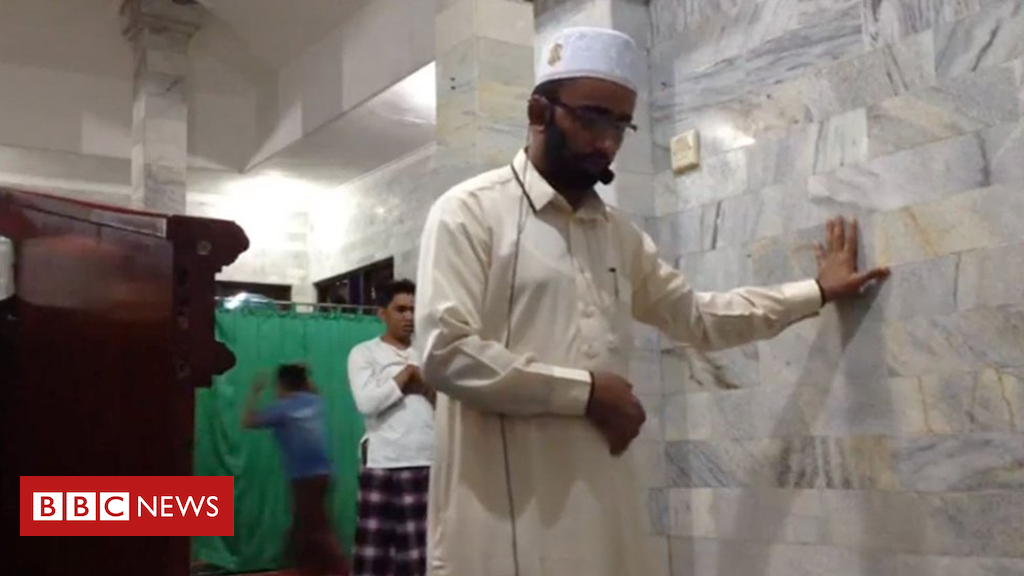 Imam Prays on as Quake Hits Bali Mosque