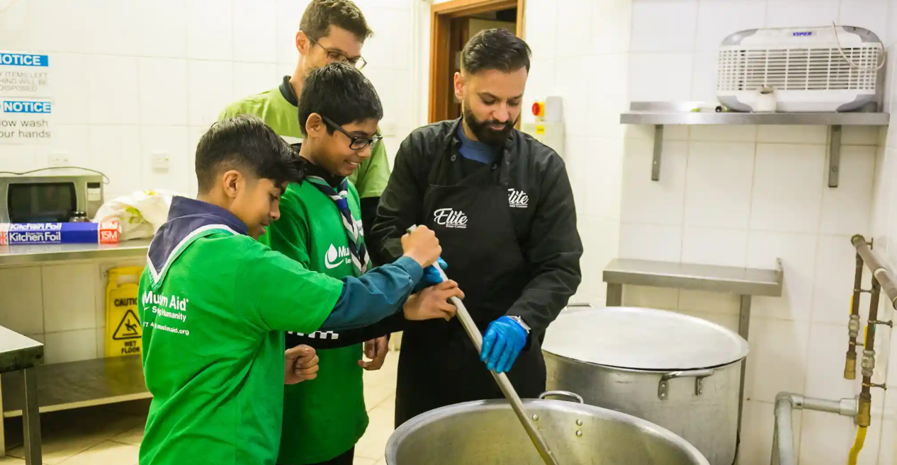 Mitzvah Day: Jews and Muslims come together to cook chicken soup