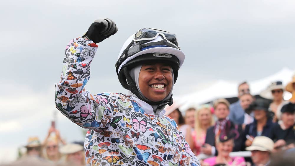 Khadijah Mellah becomes first UK jockey to wear hijab – and wins race