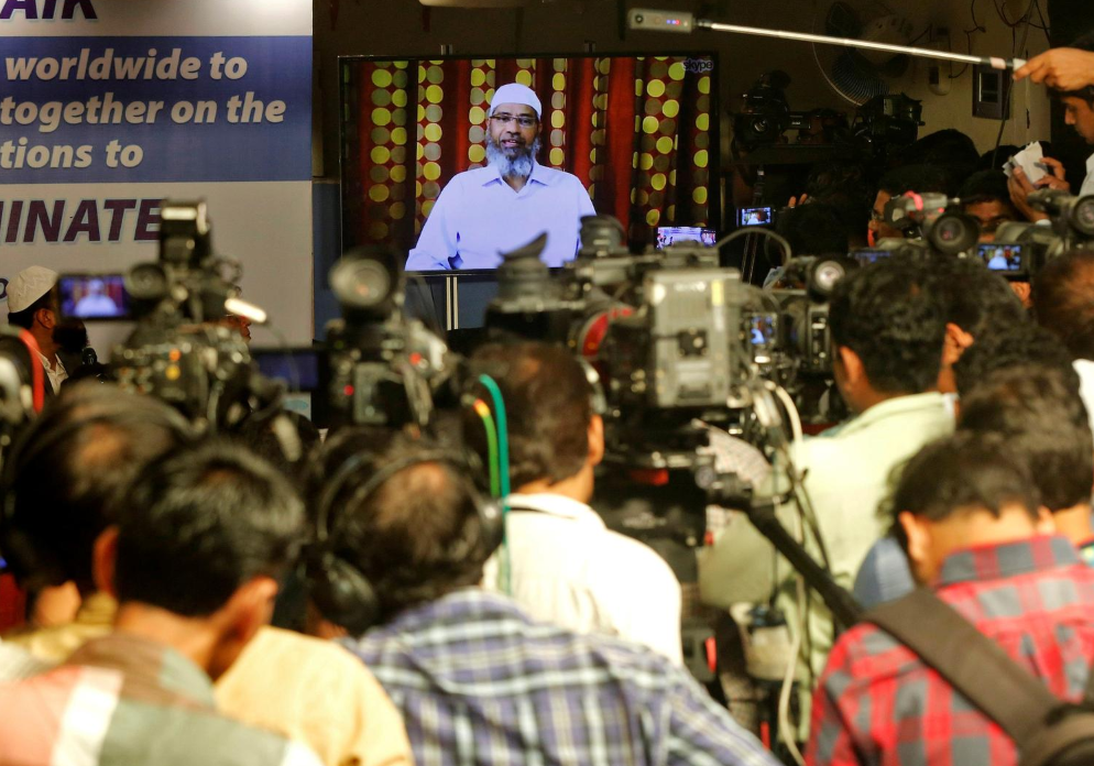 Indian Islamic preacher apologizes to Malaysians for racial remarks