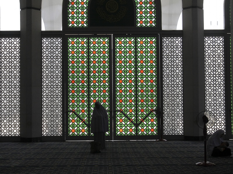 East Coast Muslim Women Least Tolerant of Interfaith Interactions, Survey Shows