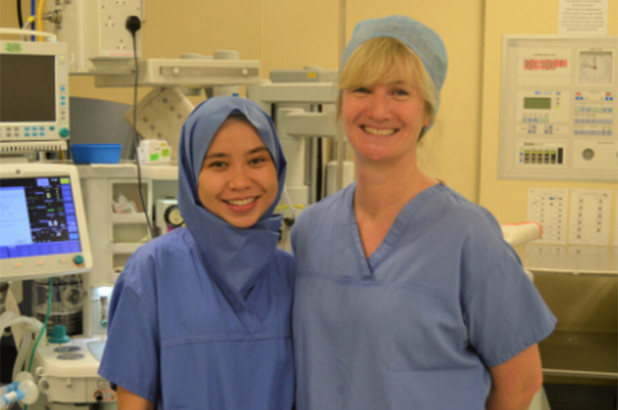 Muslim Doctor Invents Disposable Headscarves for UK Hospital